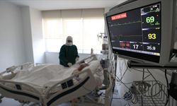 Türkiye'de Kovid-19 aktif vaka ve ağır hasta sayısı artıyor 