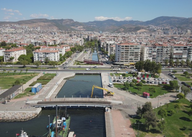 İZSU'DAN BOSTANLI DERESİ'NDE BÜYÜK TEMİZLİK-2