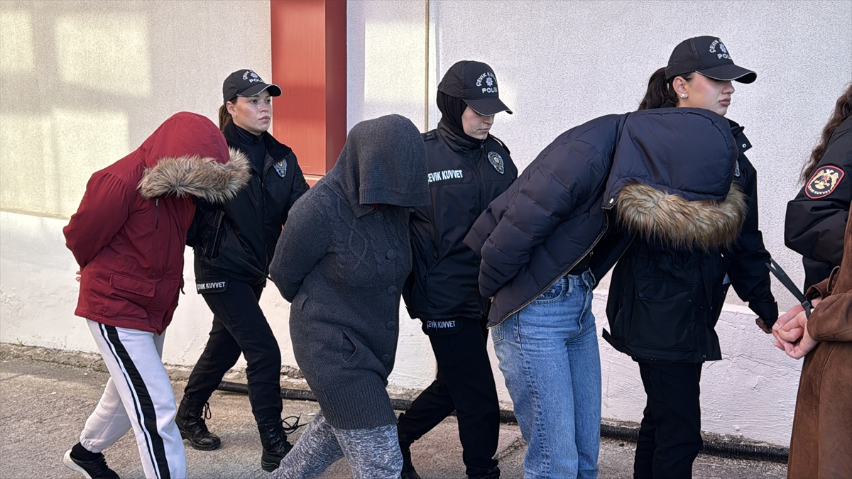 Adana Merkezli Usulsuz Receteli Ilac Satisi Operasyonunda 34 Zanli Tutuklandi 99F356C51679