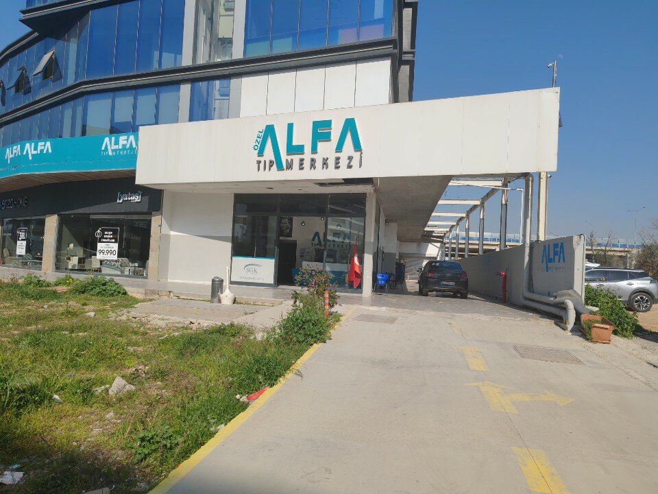 İzmi̇r’de Alfa Tip Merkezi̇’nde Yapilan Ci̇nsi̇yet Deği̇şi̇m Ameli̇yati Tartişimasi!